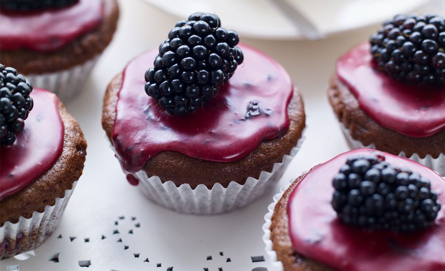 Vegan Blackberry & Chocolate Cupcakes